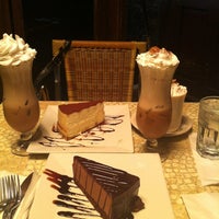 4/20/2012 tarihinde Ray B.ziyaretçi tarafından Athens Cafe'de çekilen fotoğraf