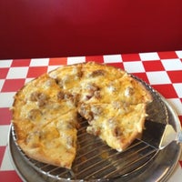 Foto diambil di Aurelio&amp;#39;s Pizza - Joliet oleh Rob pada 8/18/2012