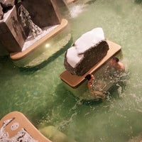 Photo taken at KiNipi Spa &amp;amp; Bains Nordiques by Éric L. on 3/15/2012