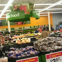 6/17/2012 tarihinde Amber-Joy B.ziyaretçi tarafından Walmart Supercentre'de çekilen fotoğraf