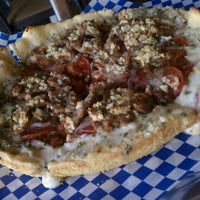 Снимок сделан в Chicago Pizza Co. пользователем Mercedes T. 6/11/2012