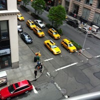 รูปภาพถ่ายที่ Hotel Giraffe โดย Tomas W. เมื่อ 5/5/2012