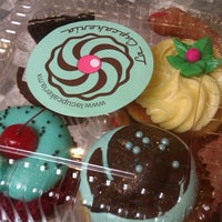 Photo taken at La Cupcakeria by Greisi A. on 6/16/2012