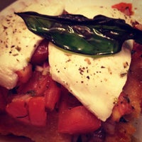 Снимок сделан в Gino&amp;#39;s Pizza of Great Neck пользователем Danielle N. 3/31/2012