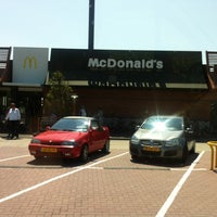 Foto tomada en McDonald&amp;#39;s  por D K. el 6/20/2012