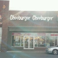 Photo taken at Cheeburger Cheeburger by Peggy B. on 6/4/2012