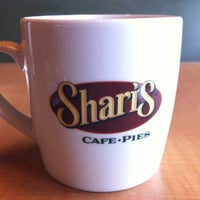 Foto diambil di Shari&#39;s Cafe and Pies oleh Bridget B. pada 5/26/2012