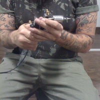 Photo taken at Gelly&amp;#39;s Tattoo by Marcio V. on 4/26/2012