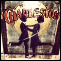 รูปภาพถ่ายที่ Charleston โดย Tommy B. เมื่อ 3/4/2012