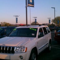 Das Foto wurde bei Larry H. Miller Chrysler Jeep Dodge Ram Albuquerque von Dani D. am 3/29/2012 aufgenommen