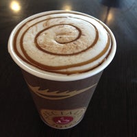 Foto tirada no(a) Coffee Milk por Vera Z. em 9/7/2012