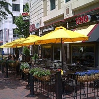 Photo taken at Uno Chicago Grill by Howard B. on 6/2/2012