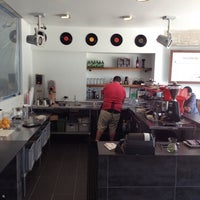 รูปภาพถ่ายที่ Elite Audio Coffee Bar โดย Holger L. เมื่อ 5/31/2012