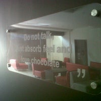 6/3/2012 tarihinde Sajja P.ziyaretçi tarafından The Chocolate Room'de çekilen fotoğraf