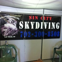 Foto scattata a Sin City Skydiving da Bevan C. il 7/15/2012