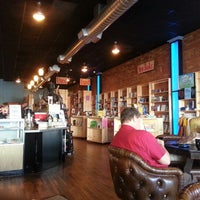 8/22/2012 tarihinde nicholas a.ziyaretçi tarafından Ad Astra Books &amp;amp; Coffee House'de çekilen fotoğraf