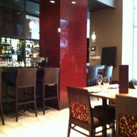 Das Foto wurde bei ei8htstone bar &amp;amp; restaurant von Masum R. am 8/27/2012 aufgenommen