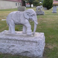 7/27/2012에 Michael H.님이 Woodlawn Funeral Home and Memorial Park에서 찍은 사진