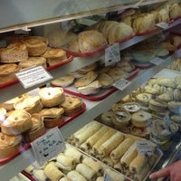Photo prise au Ackroyd&amp;#39;s Scottish Bakery par Kevin K. le3/20/2012