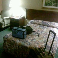 Photo taken at Chicago O&amp;#39;Hare Garden Hotel by Karyn M. on 4/21/2012
