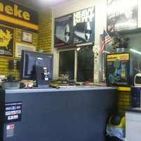 4/3/2012 tarihinde Sadik M.ziyaretçi tarafından Meineke Car Care Center'de çekilen fotoğraf