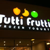 Photo taken at Tutti Frutti Frozen Yogurt by Rick M. on 6/27/2012