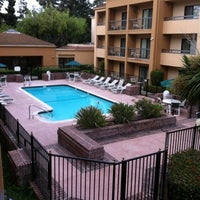 8/3/2012 tarihinde Tina C.ziyaretçi tarafından Courtyard by Marriott San Jose Cupertino'de çekilen fotoğraf