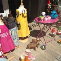 รูปภาพถ่ายที่ Petit Bazaars Boetiek โดย Nathalie S. เมื่อ 7/22/2012