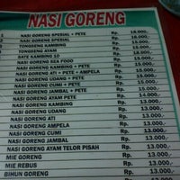 Photo taken at Nasi Goreng Kang Udin Cirebon by Vivi A. on 3/17/2012