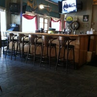 Foto tirada no(a) Islander Pub &amp;amp; Grille por Kasey G. em 5/21/2012