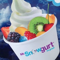 Foto tirada no(a) Mr. Snowgurt por Jorge S. em 8/28/2012