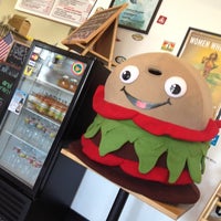 2/18/2012에 Binh N.님이 Pee Wee&amp;#39;s Famous Hot Dogs and Hamburgers에서 찍은 사진