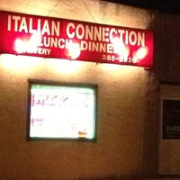 Foto tirada no(a) Italian Connection Pizza por Shell C. em 8/31/2012