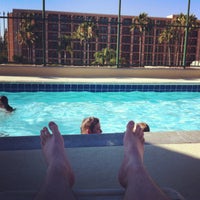 Foto scattata a Anaheim Camelot Inn &amp; Suites da Stephen L. il 7/8/2012