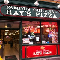 Снимок сделан в Ray&amp;#39;s Famous Original Pizza пользователем John C. 6/13/2012