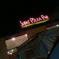 Photo taken at Super Pizza Pan by Fernando L. on 5/19/2012