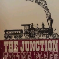 Foto tirada no(a) The Junction Eating Place por Linzey F. em 8/12/2012