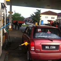 Photo taken at Shell by liewtc on 5/12/2012