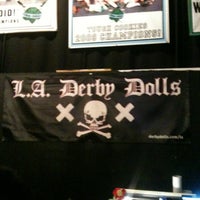 4/29/2012 tarihinde noho arts districtziyaretçi tarafından Doll Factory (L.A. Derby Dolls)'de çekilen fotoğraf