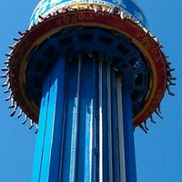 5/25/2012 tarihinde Ann T.ziyaretçi tarafından Mäch Tower - Busch Gardens'de çekilen fotoğraf