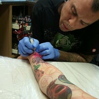 Снимок сделан в House Of Pain Tattoo пользователем Ms. Carolyn E. 4/16/2012