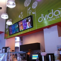รูปภาพถ่ายที่ d&amp;#39;Vida Health Bar โดย CandiAstro เมื่อ 7/7/2012