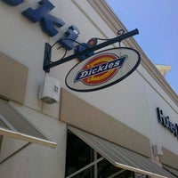Das Foto wurde bei Dickies Retail Store #03 von George G. am 7/7/2012 aufgenommen