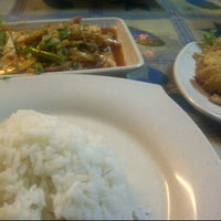 Photo taken at Restoran Ala Thai by Anis A. on 4/30/2012