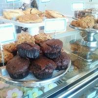 6/9/2012 tarihinde Jennifer B.ziyaretçi tarafından Towne Bakery'de çekilen fotoğraf