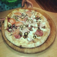 รูปภาพถ่ายที่ Grande Pizza โดย Damian S. เมื่อ 8/12/2012