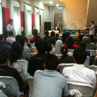 Foto tomada en Music School of Indonesia  por M Wahyu A. el 8/13/2012