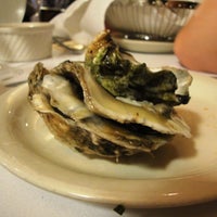 Foto scattata a Sea Catch Restaurant da Alice F. il 7/21/2012