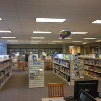 5/30/2012にSeth G.がManlius Libraryで撮った写真