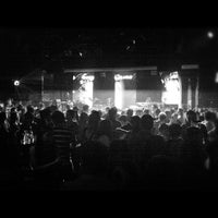 รูปภาพถ่ายที่ @LIVE Live Music Club (新乐屋) โดย Prem K. เมื่อ 9/8/2012